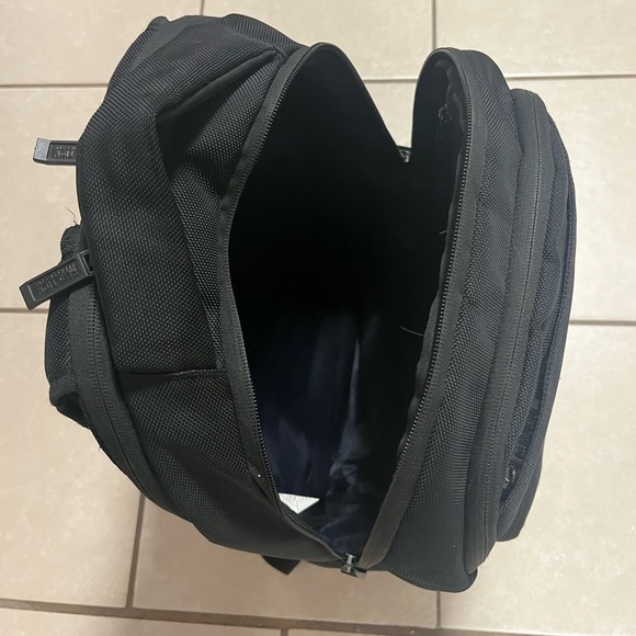 Kenneth Cole Backpack - Picture 7 of 9